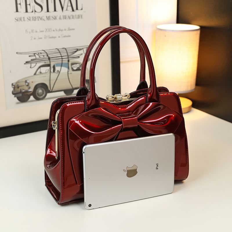Fashionable Commuter Handbags Niche Design Autumn And Winter Models High-End All-Match Atmospheric Handbag