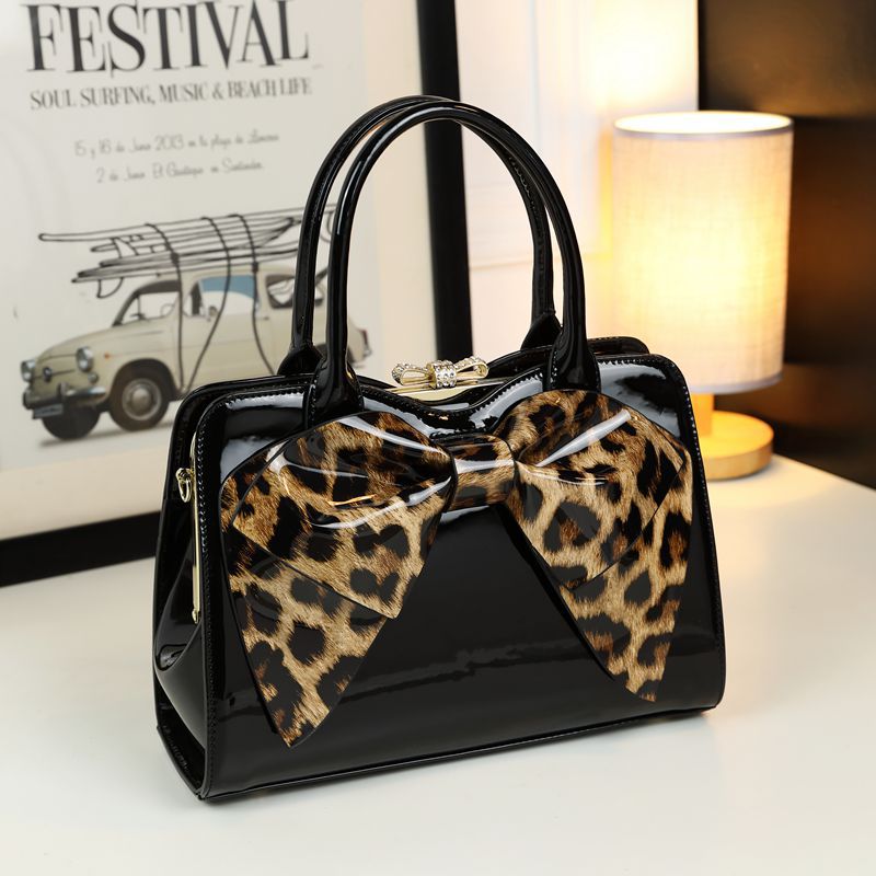 Fashionable Commuter Handbags Niche Design Autumn And Winter Models High-End All-Match Atmospheric Handbag