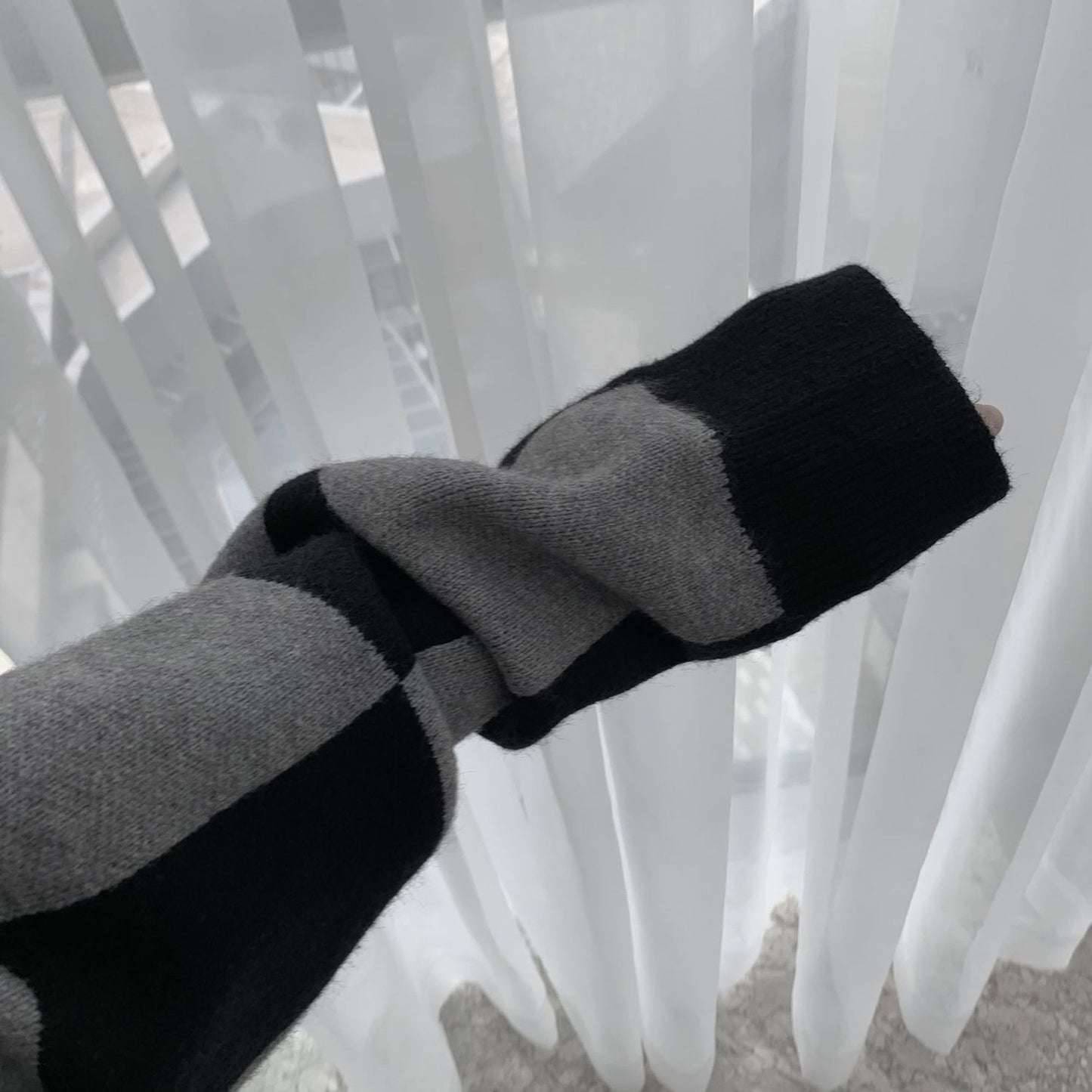 Dark Design Temperament Checkerboard Thickened Knit Sweater