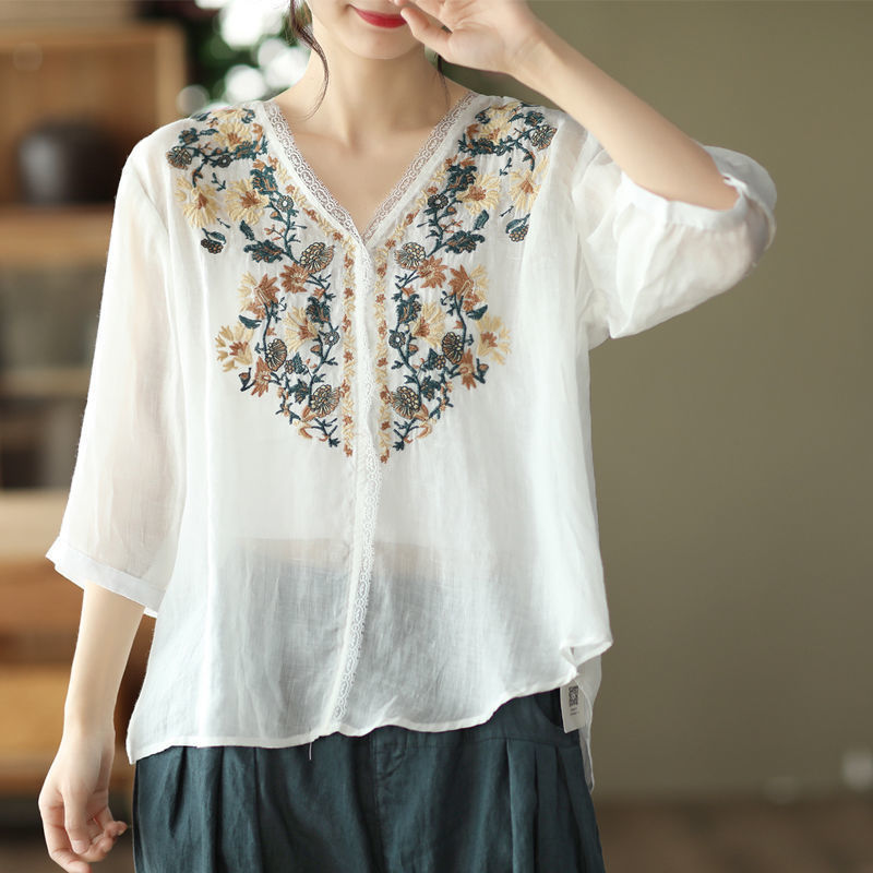 Retro Art Heavy Industry Embroidered Cotton And Hemp Top For Women